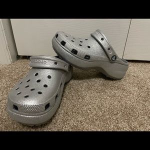 Crocs- platform silver glitter